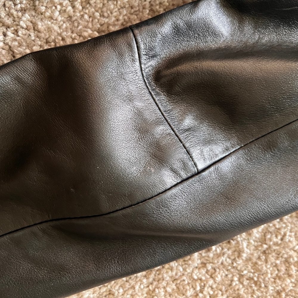 Hugo Boss Black Leather Jacket with Stand-Up Collar and Tailored Fit - Picture 6 of 9